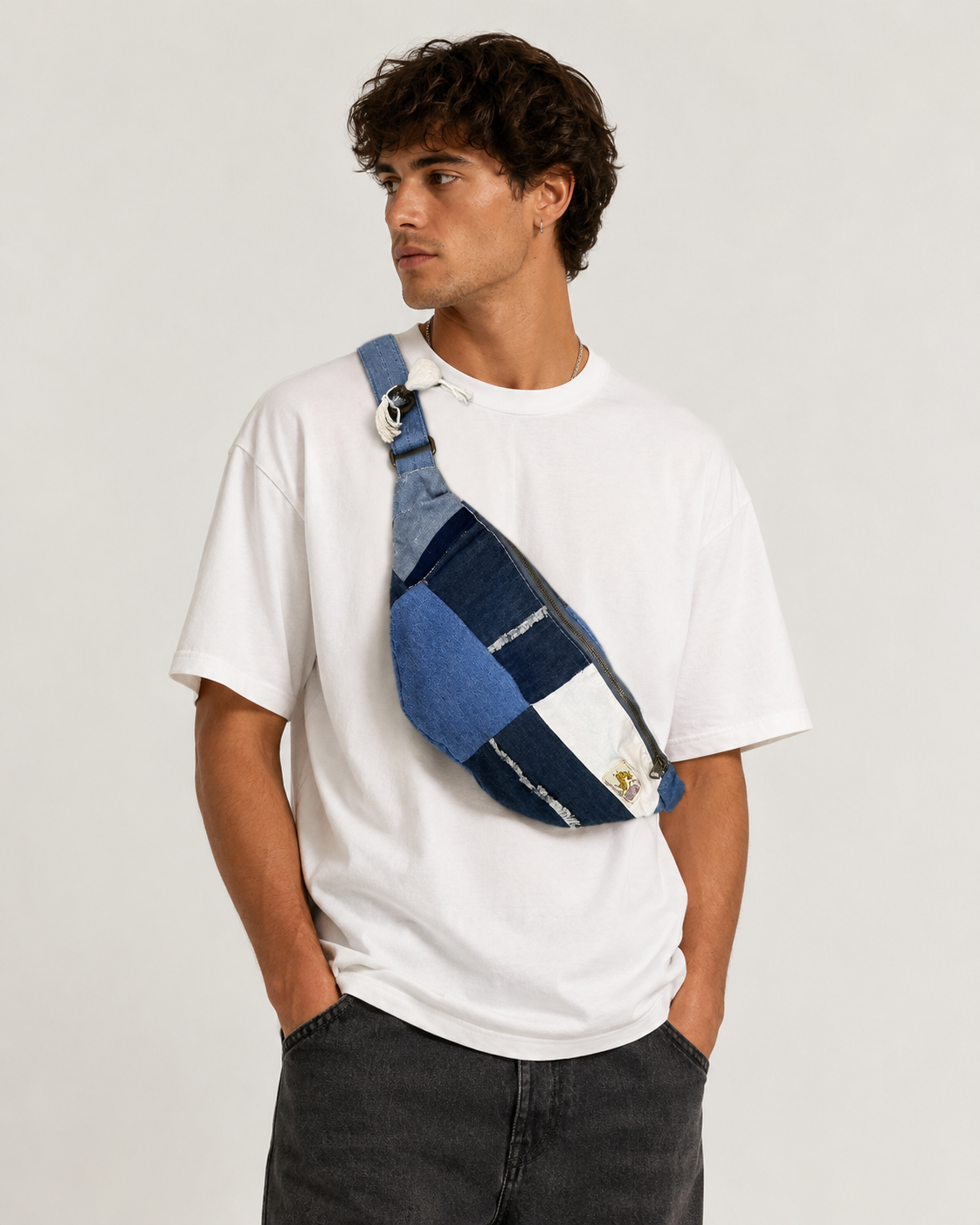 H44 - JEANS POUCH